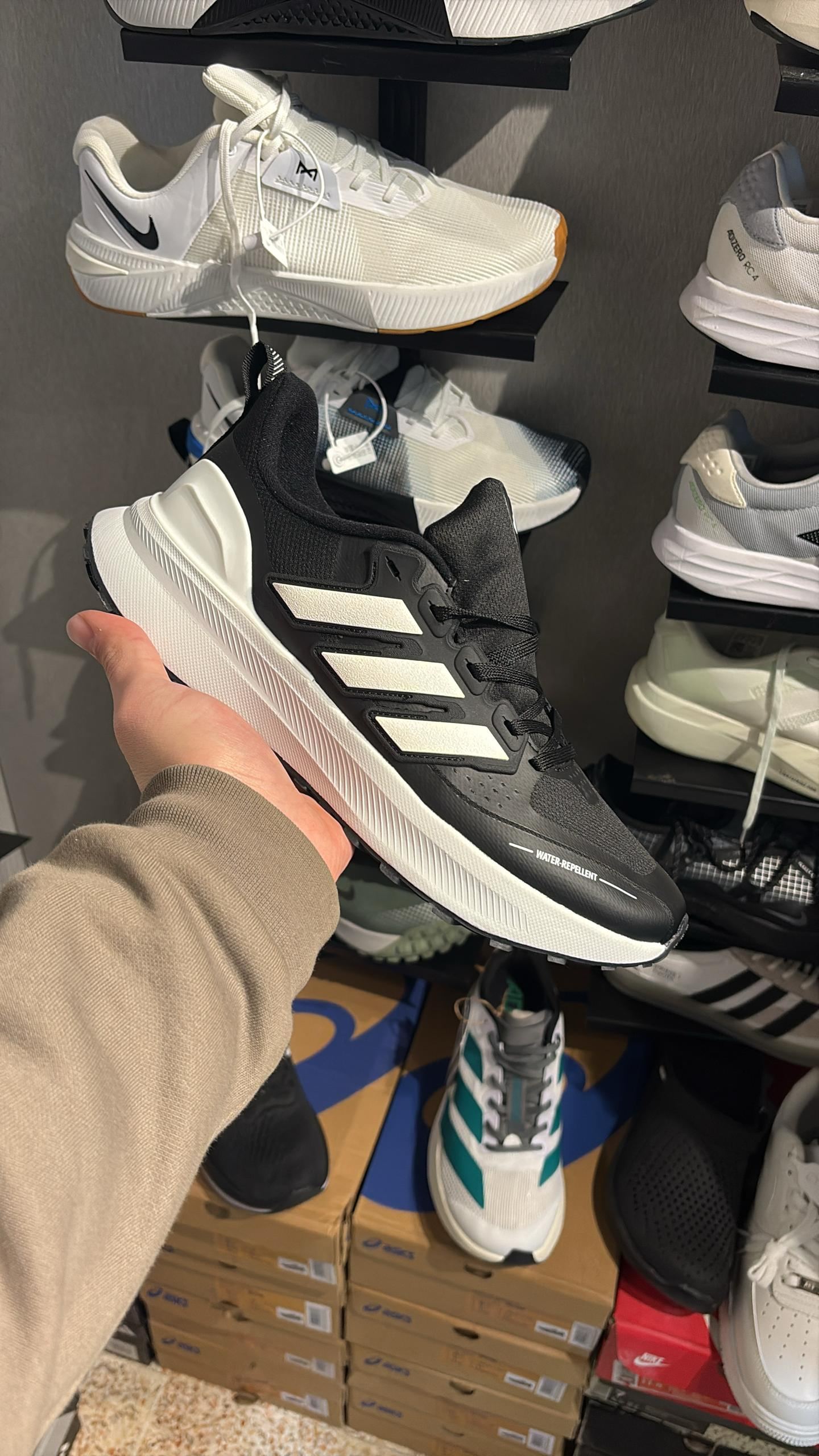 حذاء اديداس اديزيرو